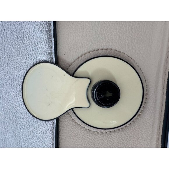 Paula Rossi Cream & Silver Leather Look Crossbody Bag With Gold Chain Strap - Picture 15 of 16